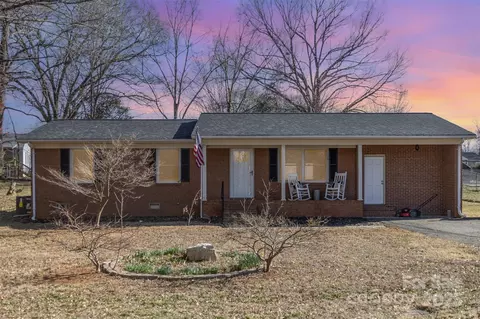 437 Valley St, Stanley, NC 28164