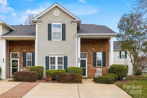 8830 Cinnabay Dr, Charlotte, NC 28216