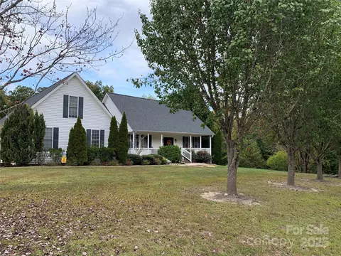 1724 Trappers Run Dr, York, SC 29745
