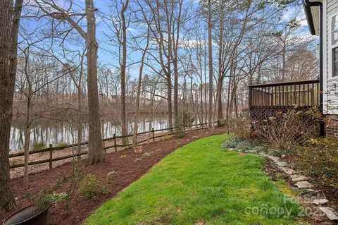 706 Jordans Pond Ln, Charlotte, NC 28214