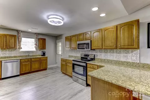7004 Owens B Ct #B, Lowell, NC 28098
