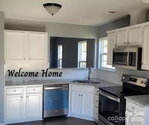 4226 Red Shed Ln, Charlotte, NC 28269