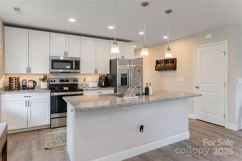 17 Fair Oaks Rd, Arden, NC 28704