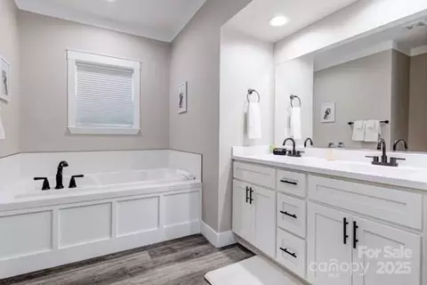 Bath - 122 Cascade Ridge Rd, Fairview, NC 28730 photo 3 of 4