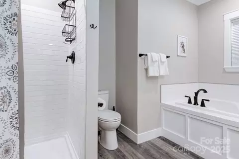 Bath - 122 Cascade Ridge Rd, Fairview, NC 28730 photo 2 of 4