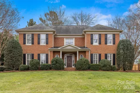 700 Queen Charlottes Ct, Charlotte, NC 28211
