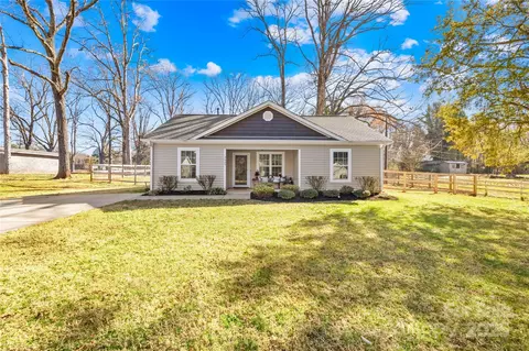 2625 Larry Dr, Charlotte, NC 28214