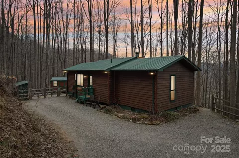 354 Roaring Creek Ln, Waynesville, NC 28785
