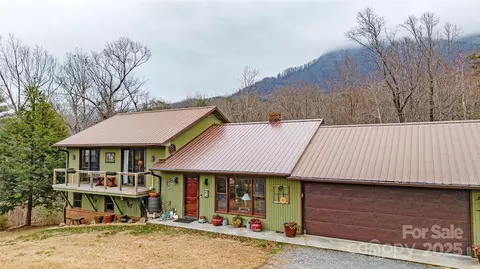 9374 Holbert Cove Rd, Saluda, NC 28773