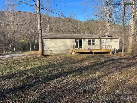 941 Poplar Cove Rd, Franklin, NC 28734