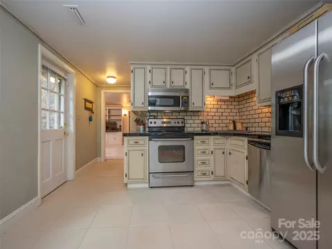 Kitchen - 651 Macedonia Rd, Saluda, NC 28773 photo 2 of 2