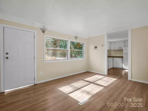 329 Squirrel Hollow Dr, Hendersonville, NC 28791