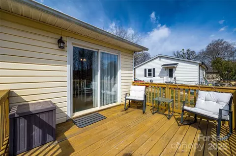 Exterior - 307 Walnut St, Clover, SC 29710 photo 4 of 6