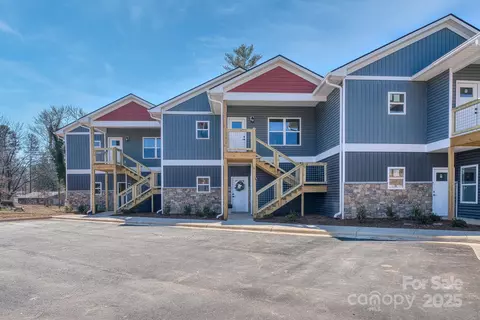 143 Carver 16 St #16, Brevard, NC 28712