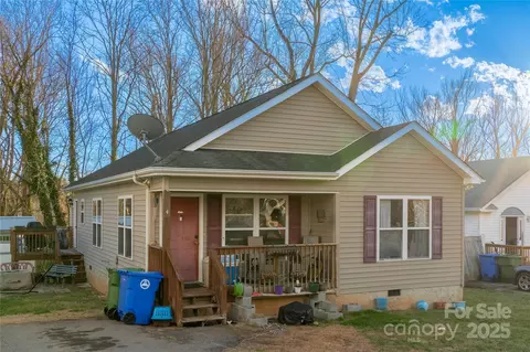 4 Wren Way Dr, Asheville, NC 28803