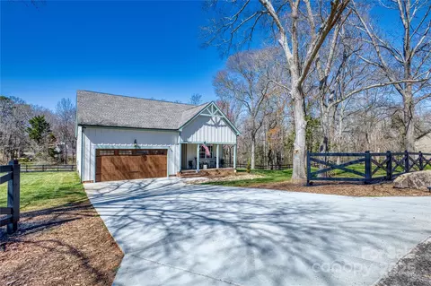 1013 Oakmont Dr, Rock Hill, SC 29732