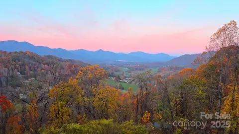 246 Calhoun Ridge Dr, Waynesville, NC 28786