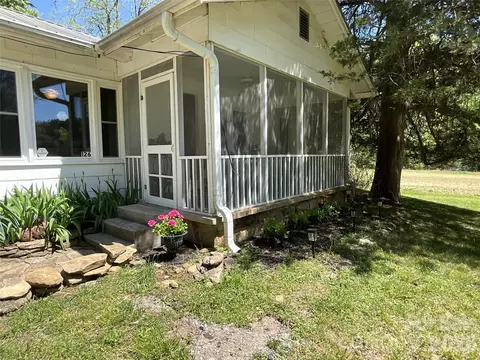 126 Lazy Acres Ln, Lake Lure, NC 28746