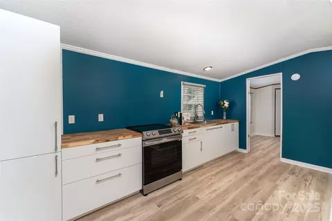 Kitchen - 843 Deep Gap Loop Rd, Flat Rock, NC 28731 photo 1 of 2