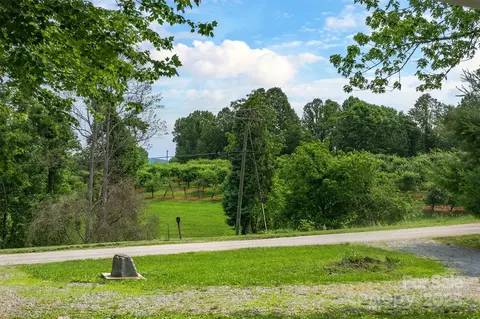 Exterior - 843 Deep Gap Loop Rd, Flat Rock, NC 28731 photo 5 of 7