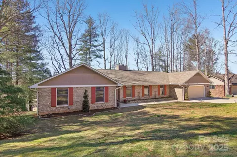127 Kalmia Terrace Ct, Hendersonville, NC 28739