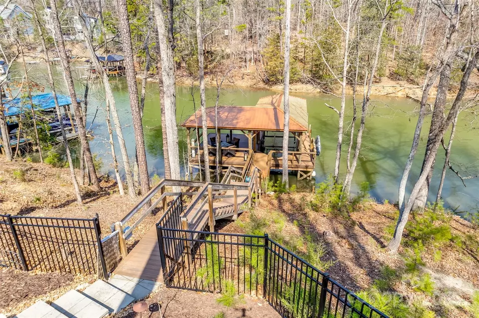 View/Area - 17927 Culross Ln, Charlotte, NC 28278 photo 2 of 5