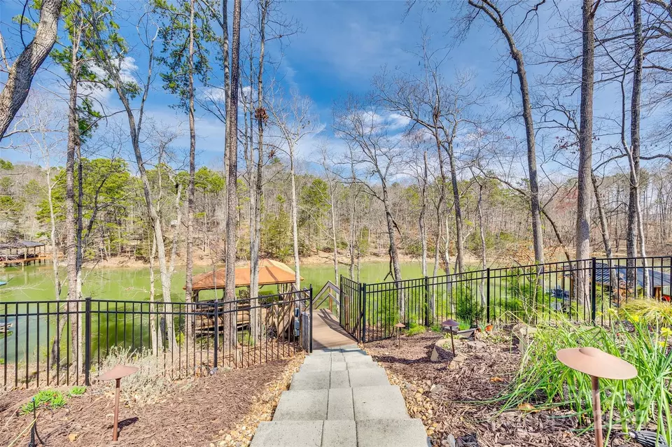 Exterior - 17927 Culross Ln, Charlotte, NC 28278 photo 7 of 9
