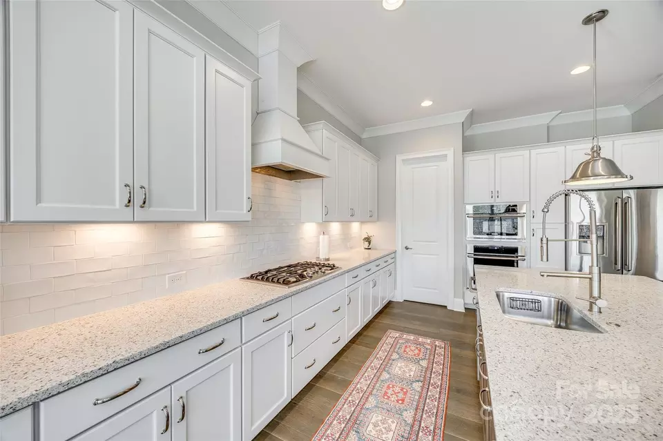Kitchen - 17927 Culross Ln, Charlotte, NC 28278 photo 2 of 3
