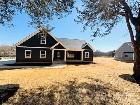 169 Lone Pine Rd, Statesville, NC 28625