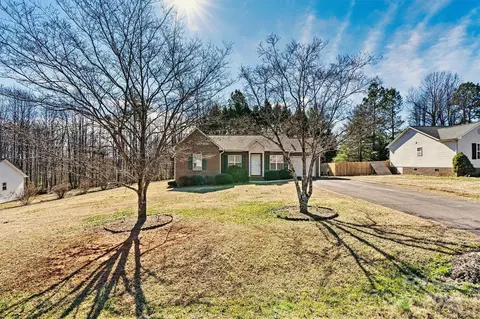 Exterior - 2107 Summerfield Cir, Conover, NC 28613 photo 2 of 7