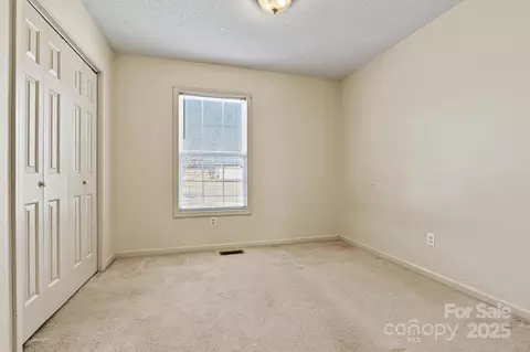 Bedroom - 2107 Summerfield Cir, Conover, NC 28613 photo 8 of 10