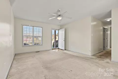 Living - 2107 Summerfield Cir, Conover, NC 28613 photo 3 of 4