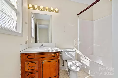 Bath - 2107 Summerfield Cir, Conover, NC 28613 photo 1 of 2