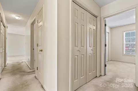 Entry Way - 2107 Summerfield Cir, Conover, NC 28613 photo 2 of 2