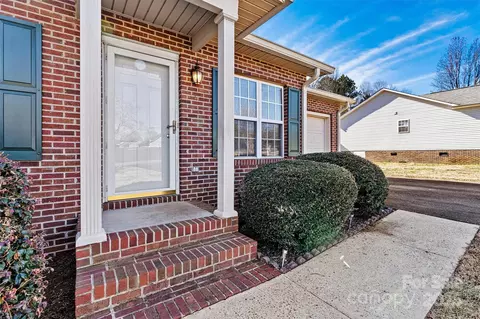 Exterior - 2107 Summerfield Cir, Conover, NC 28613 photo 4 of 7