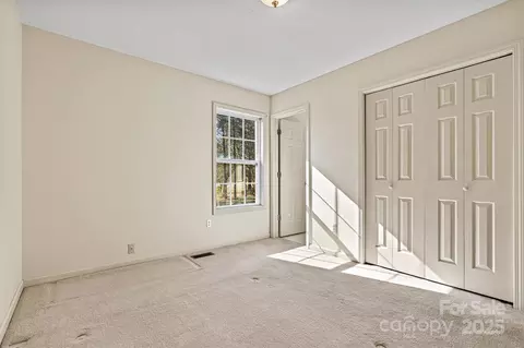 Bedroom - 2107 Summerfield Cir, Conover, NC 28613 photo 4 of 10