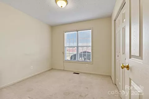 Bedroom - 2107 Summerfield Cir, Conover, NC 28613 photo 5 of 10