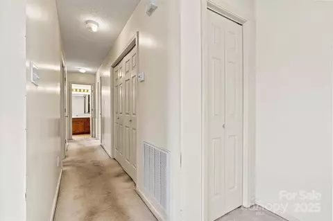 Entry Way - 2107 Summerfield Cir, Conover, NC 28613 photo 1 of 2