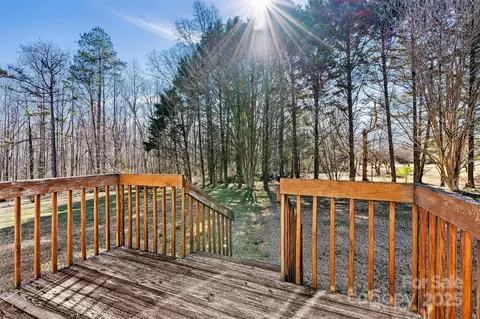 Exterior - 2107 Summerfield Cir, Conover, NC 28613 photo 5 of 7