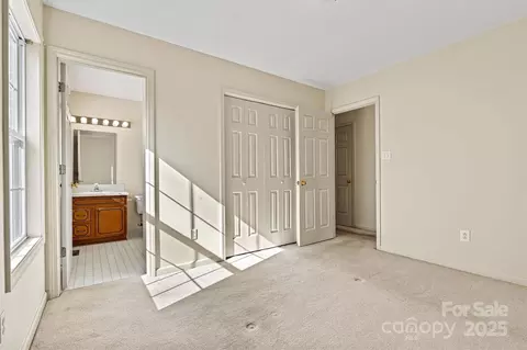 Bedroom - 2107 Summerfield Cir, Conover, NC 28613 photo 3 of 10
