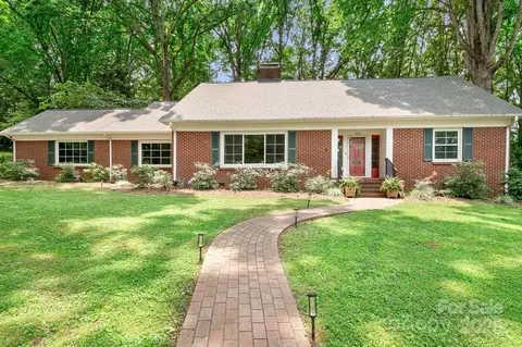 329 N Oakwood Dr, Statesville, NC 28677
