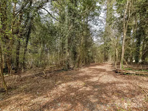 1000 Huntington Park L6a Dr #L6A, Charlotte, NC 28211