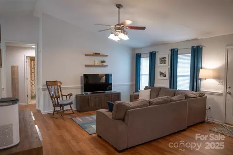 217 Pine Meadows Cir, Hickory, NC 28601 photo 7