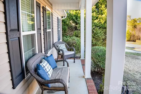 217 Pine Meadows Cir, Hickory, NC 28601 photo 4