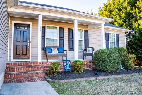 217 Pine Meadows Cir, Hickory, NC 28601 photo 3