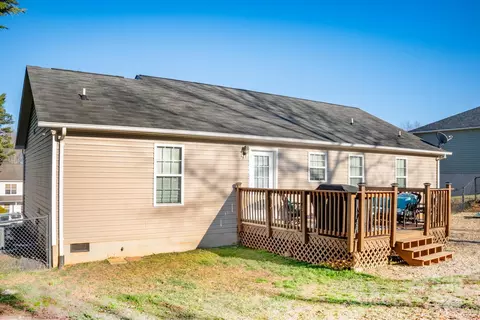 217 Pine Meadows Cir, Hickory, NC 28601 photo 5
