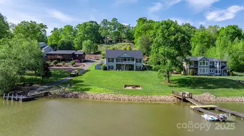 892 Plantation Dr, Marion, NC 28752