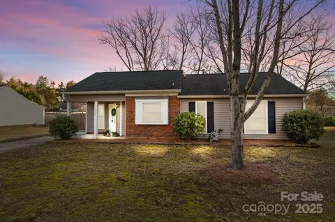 11501 Candlelight Ct, Charlotte, NC 28226