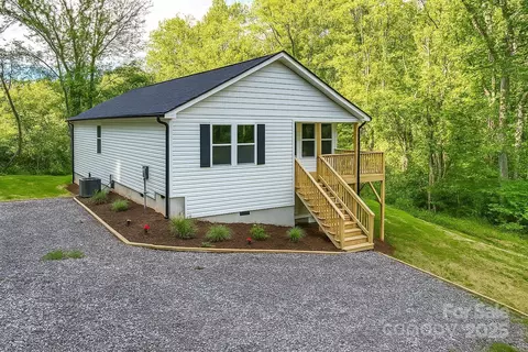 6 Meadows Town Rd, Leicester, NC 28748