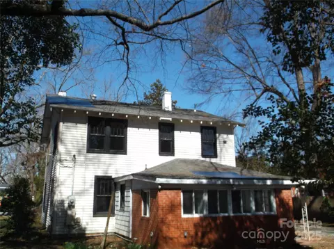 Exterior - 322 E Houston St, Monroe, NC 28112 photo 6 of 8